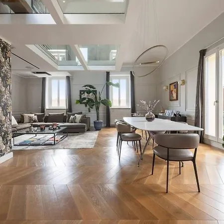Apartamento Situado En Un Edificio De Principios Del Siglo Xx. Daire *