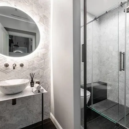 Apartamento Situado En Un Edificio De Principios Del Siglo Xx. Milano