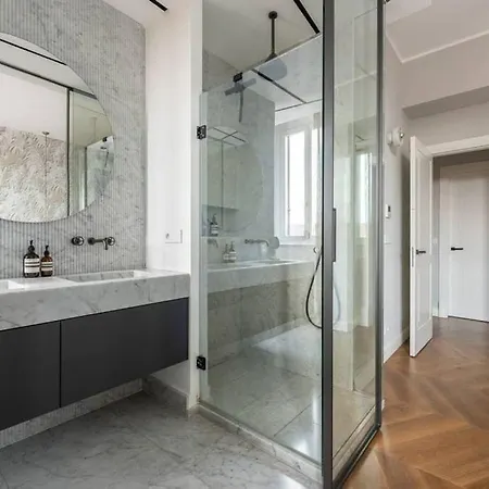 Apartamento Situado En Un Edificio De Principios Del Siglo Xx. * Milano
